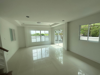 À vendre 3 chambres maison à Mueang Nakhon Ratchasima, Nakhon Ratchasima