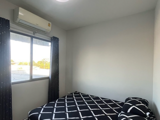 For rent 5 bedrooms townhouse in Saphan Sung, Bangkok