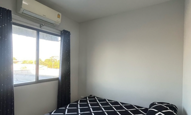 Reihenhaus zur Miete mit 5 Zimmer in Saphan Sung, Bangkok