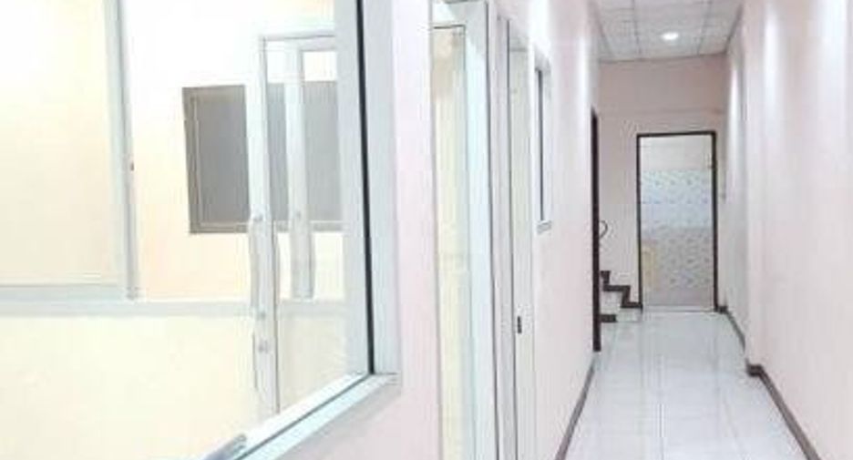 出租 6 卧室 联排别墅 在 Phra Khanong, 曼谷