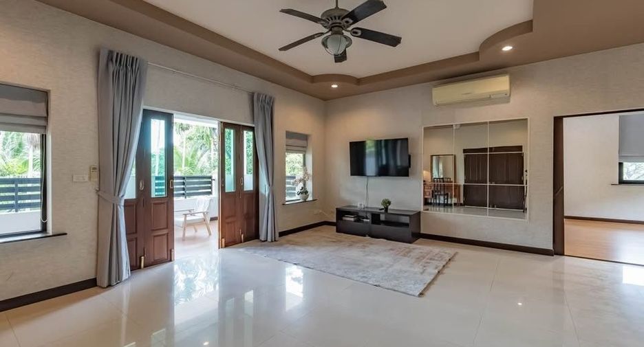 Haus zur Miete mit 5 Zimmer in Kathu, Phuket