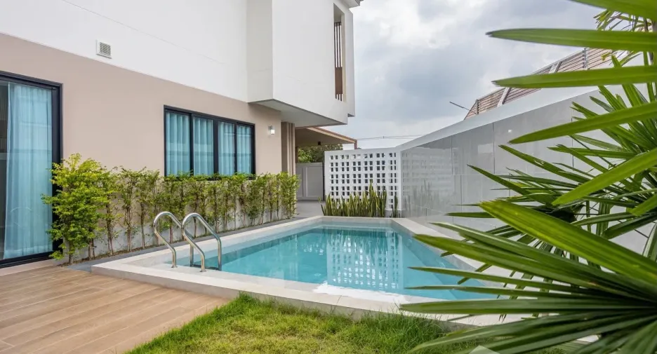 À vendre et à louer 3 chambres villa à Bang Lamung, Chonburi