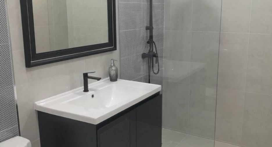 For sale 4 ベッドルーム house in Bang Lamung, Chonburi
