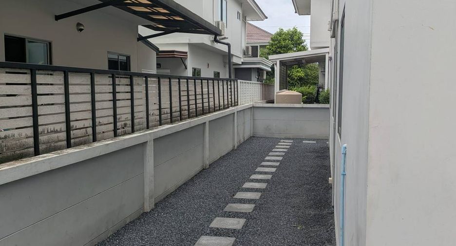 出租 4 卧室 独立屋 在 Lat Krabang, 曼谷