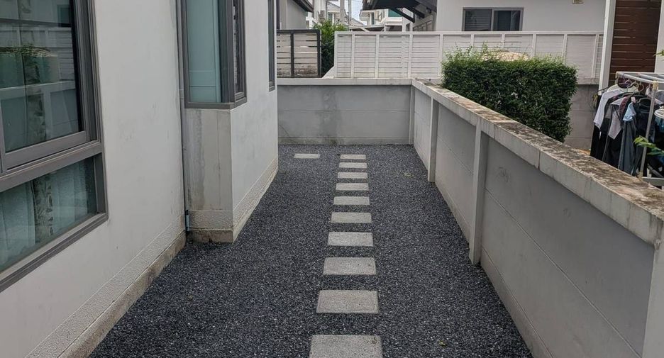 出租 4 卧室 独立屋 在 Lat Krabang, 曼谷
