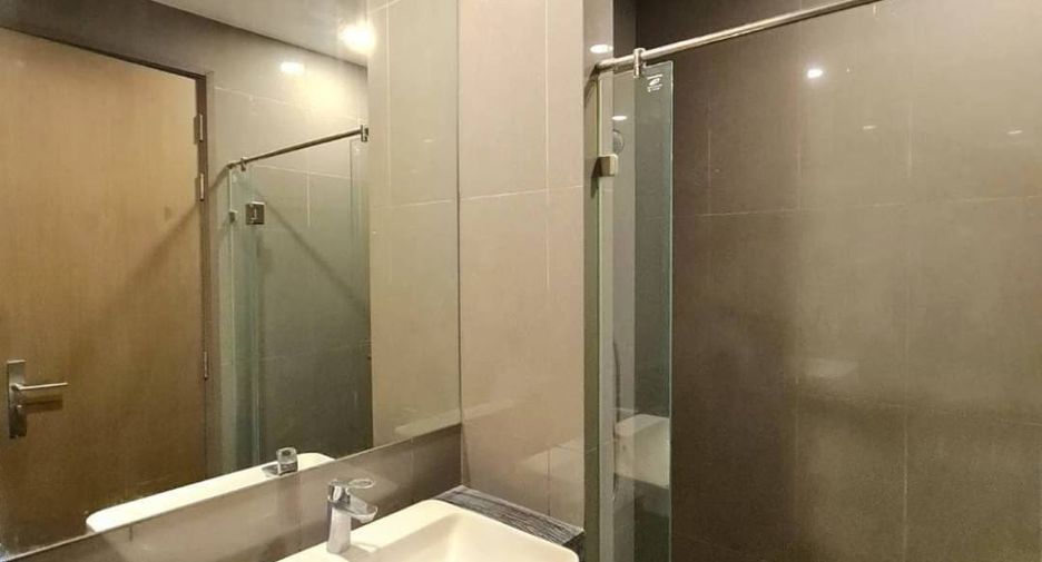 For rent 2 bedrooms condo in Bang Rak, Bangkok