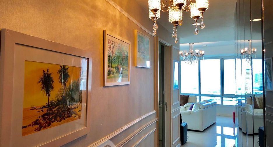For rent 3 bedrooms condo in Pathum Wan, Bangkok