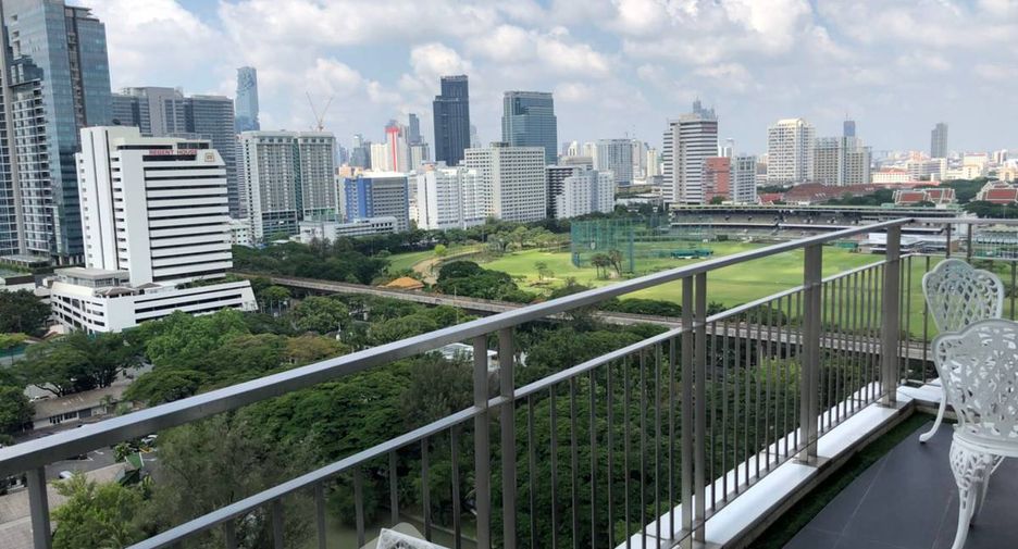For rent 3 bedrooms condo in Pathum Wan, Bangkok