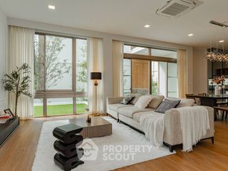For rent 3 bedrooms house in Saphan Sung, Bangkok