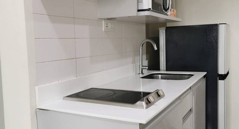 Condo en alquiler de 2 habitaciones en Huai Khwang, Bangkok