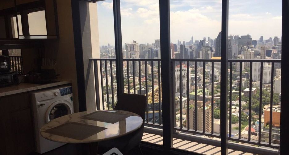 For rent 2 bedrooms condo in Watthana, Bangkok