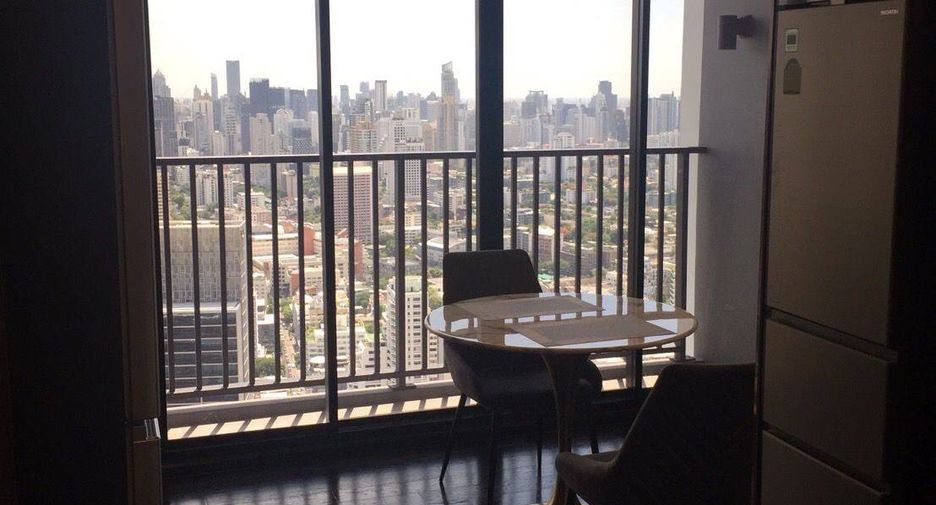For rent 2 bedrooms condo in Watthana, Bangkok