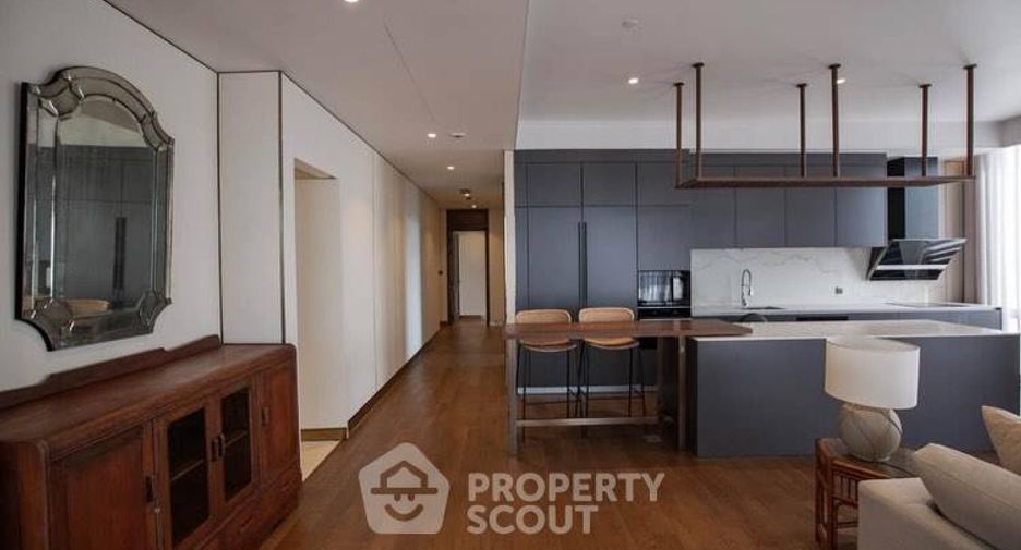 For rent 3 bedrooms condo in Pathum Wan, Bangkok