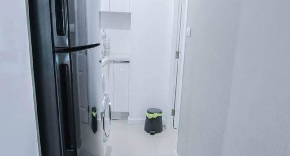 For rent 3 bedrooms condo in Huai Khwang, Bangkok