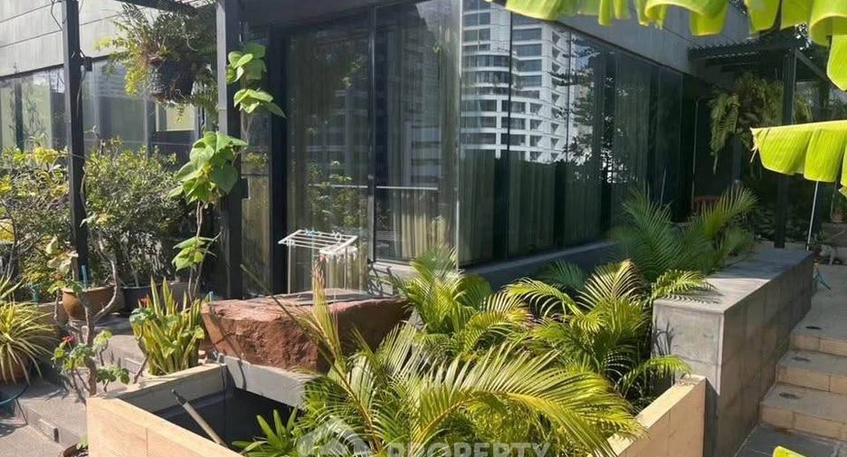 For rent 2 bedrooms condo in Bang Rak, Bangkok
