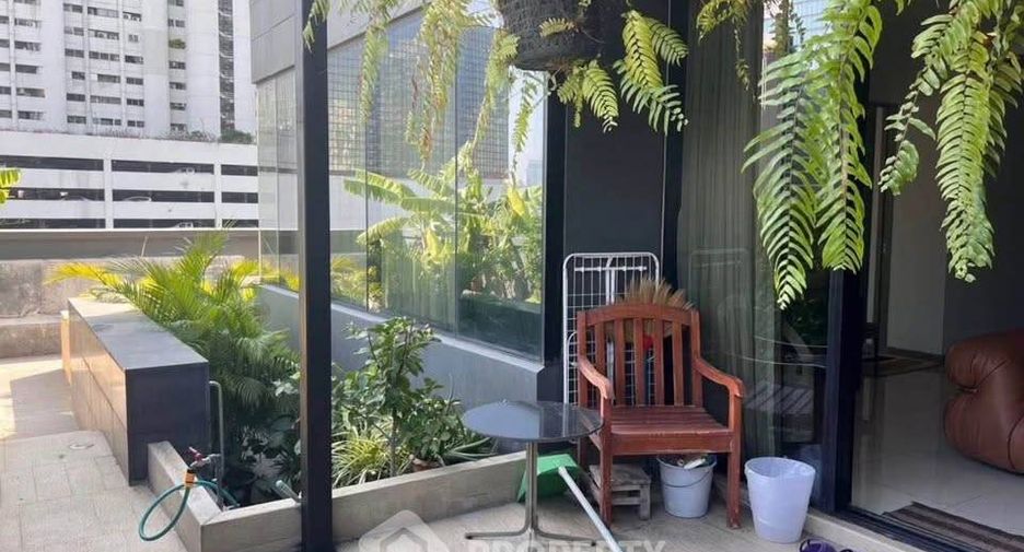For rent 2 bedrooms condo in Bang Rak, Bangkok