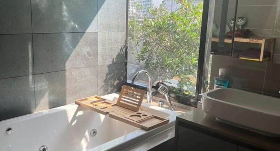 For rent 2 bedrooms condo in Bang Rak, Bangkok
