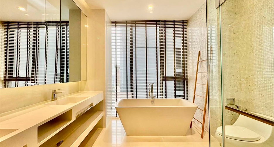 For sale 2 bedrooms condo in Khlong Toei, Bangkok
