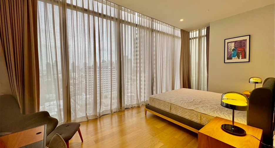 For rent 2 bedrooms condo in Khlong Toei, Bangkok
