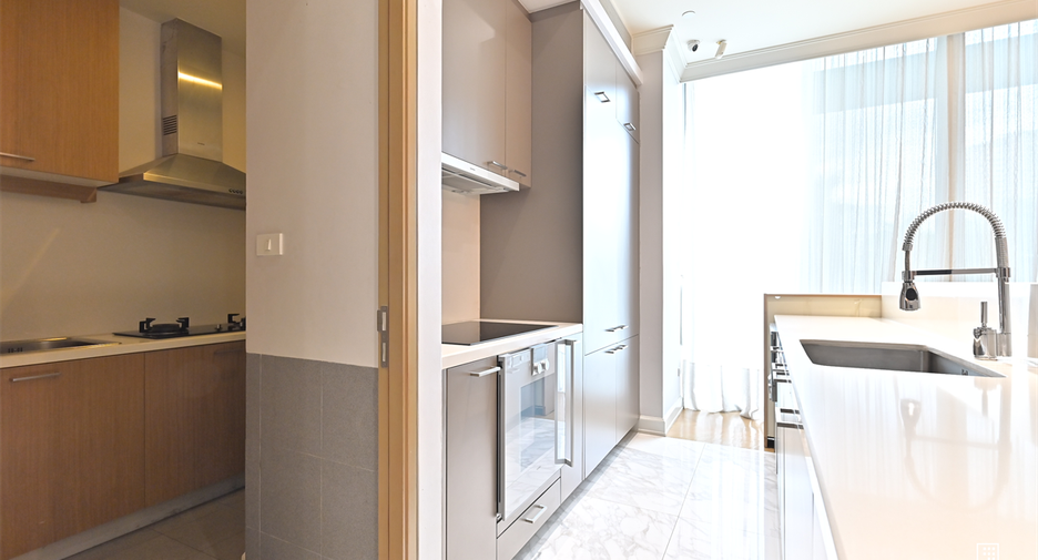 For sale 3 bedrooms condo in Sathon, Bangkok