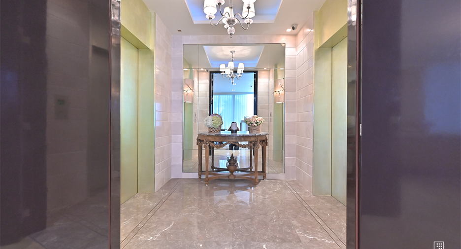 For sale 3 bedrooms condo in Sathon, Bangkok