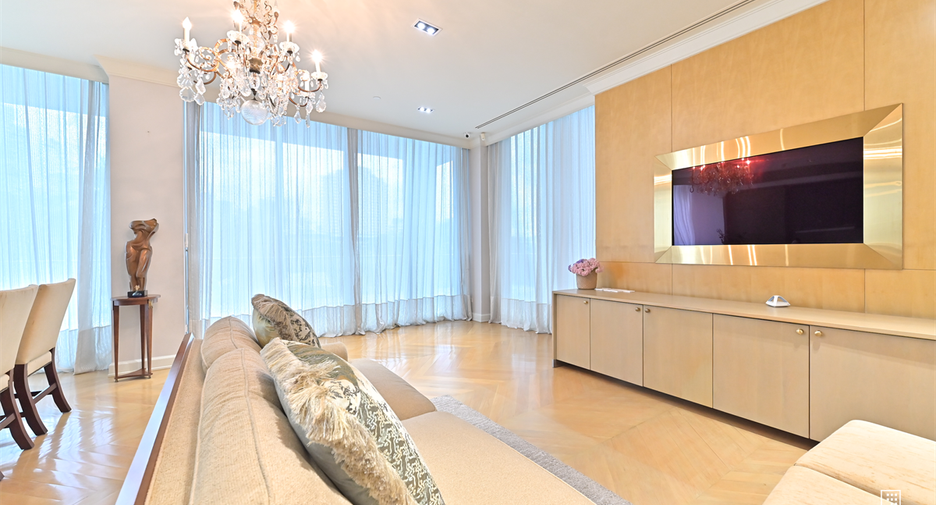 For sale 3 bedrooms condo in Sathon, Bangkok