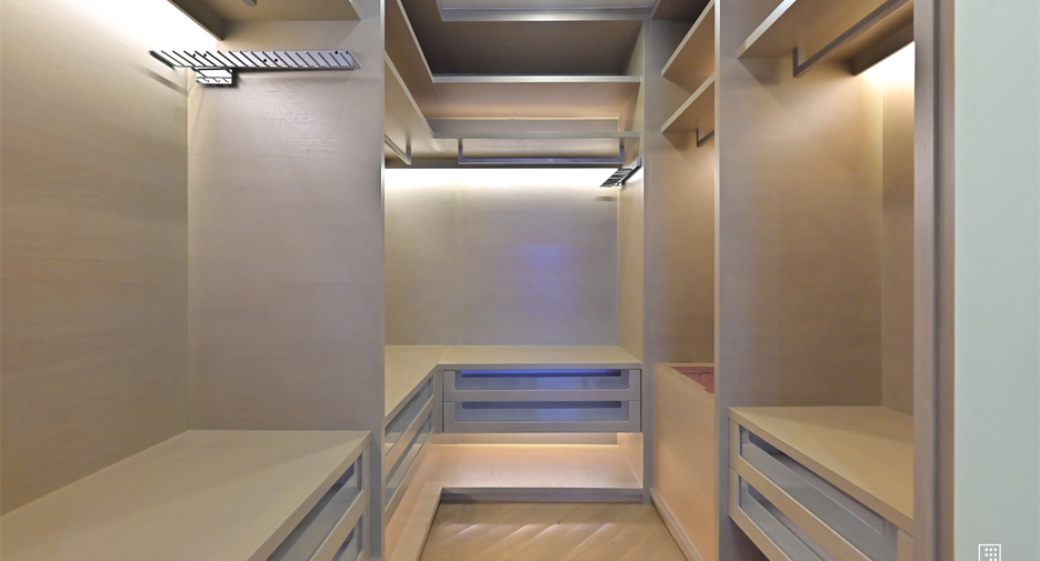 For sale 3 bedrooms condo in Sathon, Bangkok