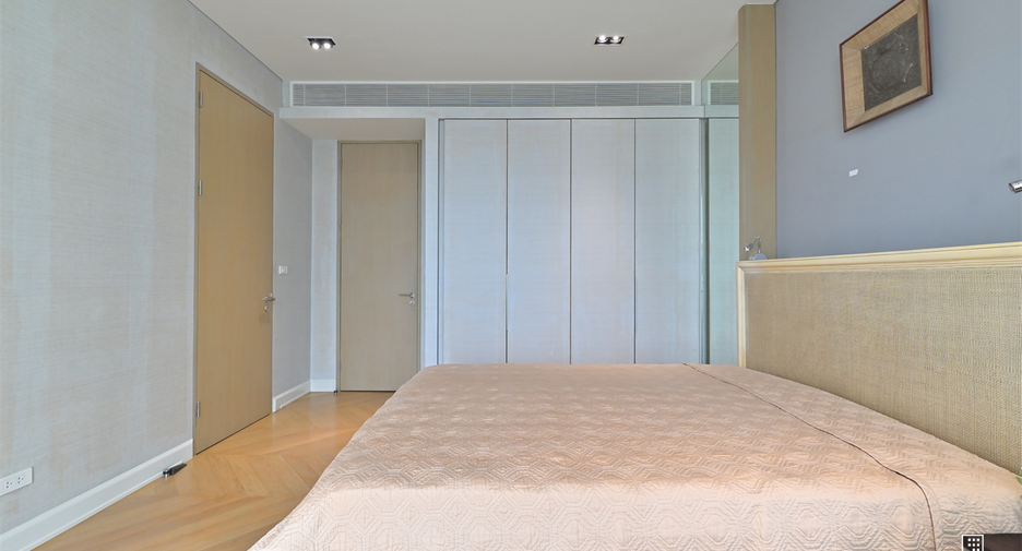 For sale 3 bedrooms condo in Sathon, Bangkok