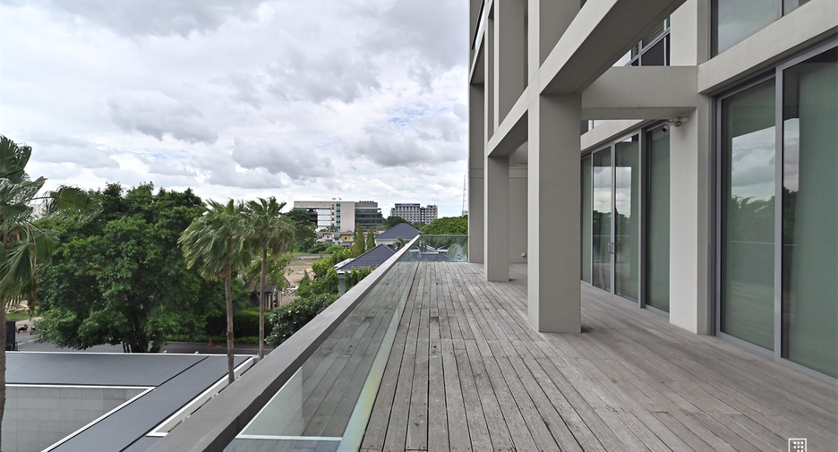 For sale 3 bedrooms condo in Sathon, Bangkok