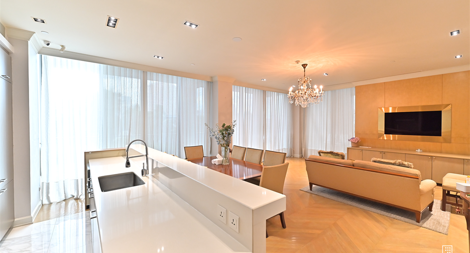 For rent 3 bedrooms condo in Sathon, Bangkok