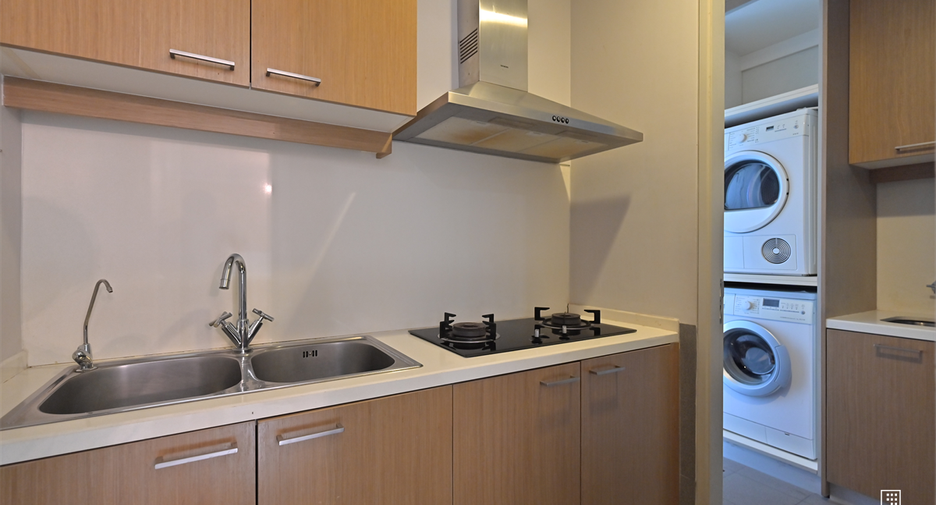 For rent 3 bedrooms condo in Sathon, Bangkok