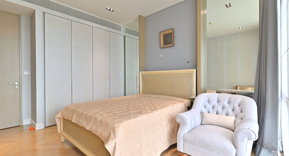 For rent 3 bedrooms condo in Sathon, Bangkok