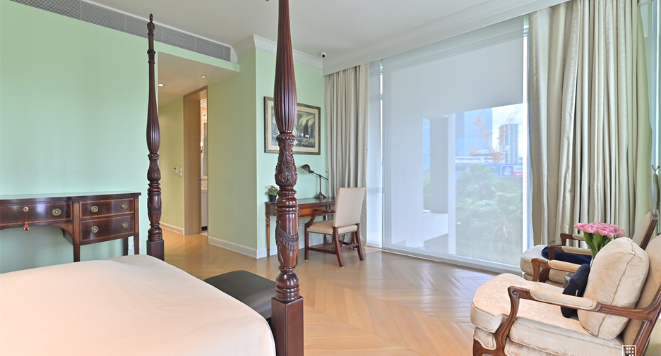 For rent 3 bedrooms condo in Sathon, Bangkok