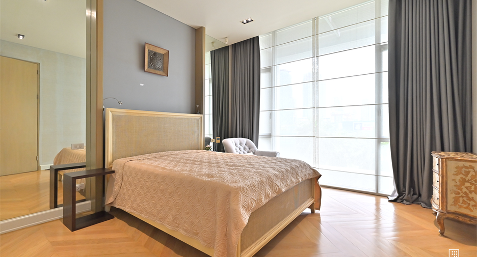 For rent 3 bedrooms condo in Sathon, Bangkok
