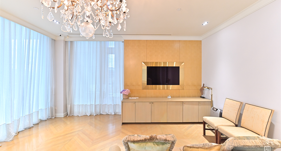 For rent 3 bedrooms condo in Sathon, Bangkok
