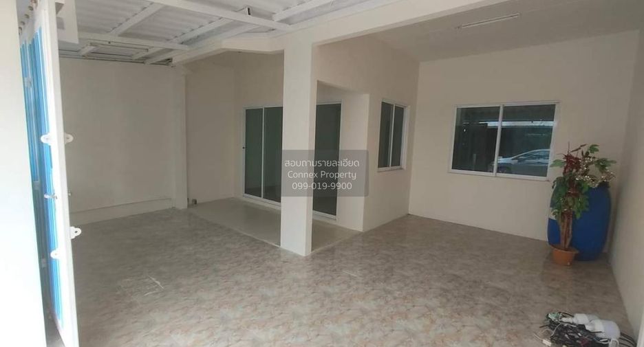 Casa adosada en venta de 3 habitaciones en Bang Khun Thian, Bangkok