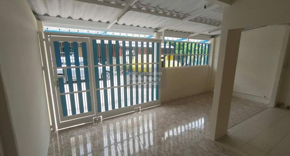 Casa adosada en venta de 3 habitaciones en Bang Khun Thian, Bangkok
