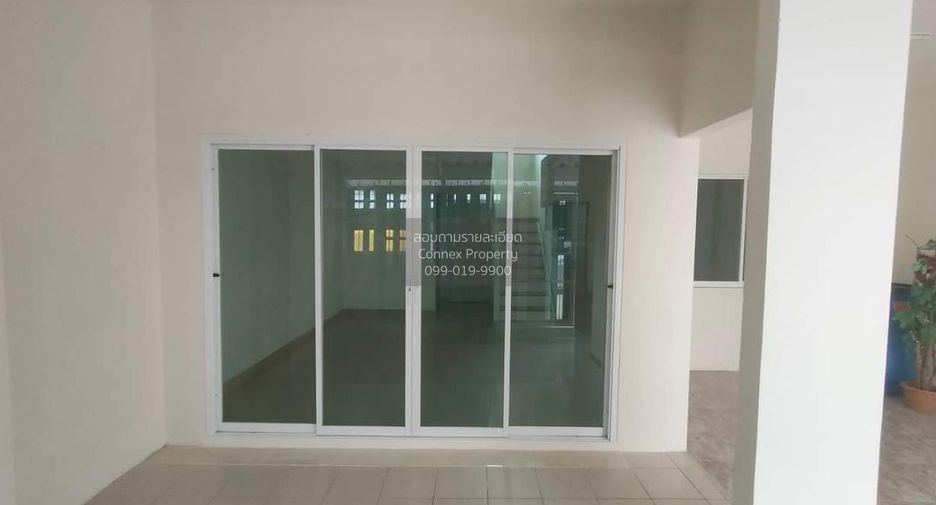 Casa adosada en venta de 3 habitaciones en Bang Khun Thian, Bangkok