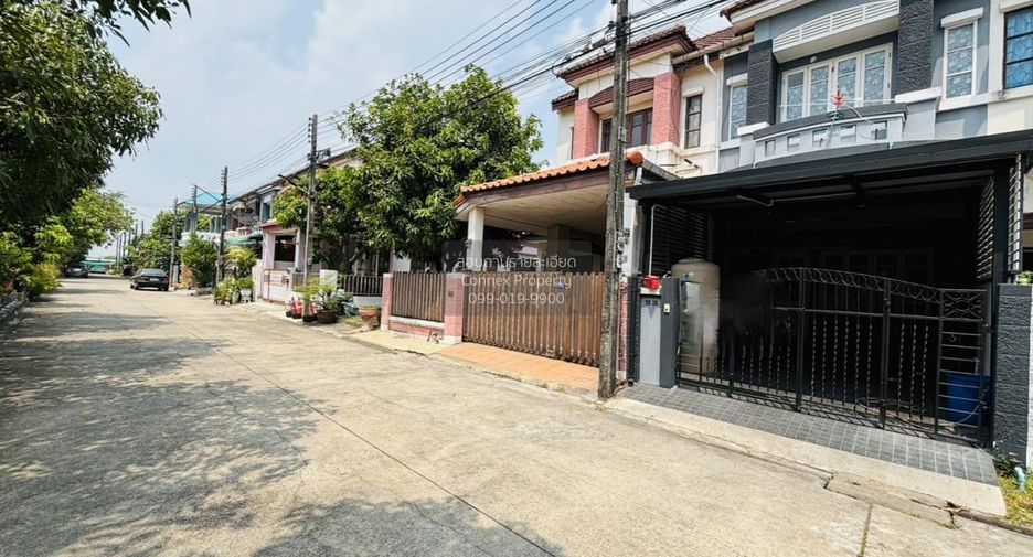 À vendre 2 chambres maison de ville à Mueang Pathum Thani, Pathum Thani