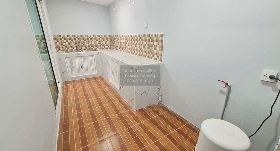 Reihenhaus zum Kauf mit 3 Zimmer in Sai Noi, Nonthaburi