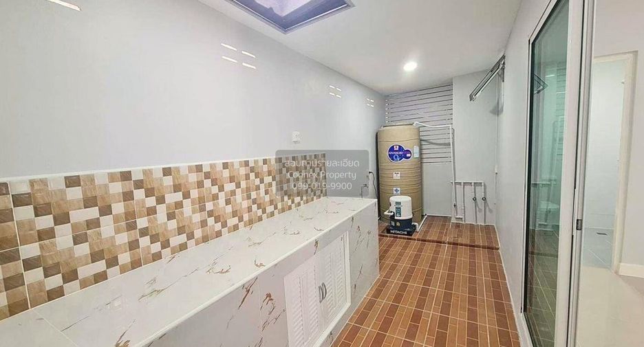 Reihenhaus zum Kauf mit 3 Zimmer in Sai Noi, Nonthaburi
