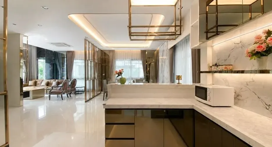 À louer 4 chambres maison à Prawet, Bangkok