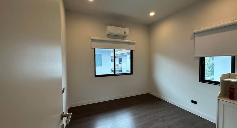 ให้เช่า 3 ห้องนอน บ้านเดี่ยว ใน บางกะปิ, กรุงเทพฯ