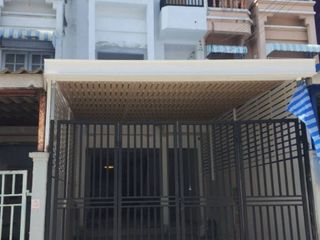 出售 3 卧室 联排别墅 在 Lat Phrao, 曼谷