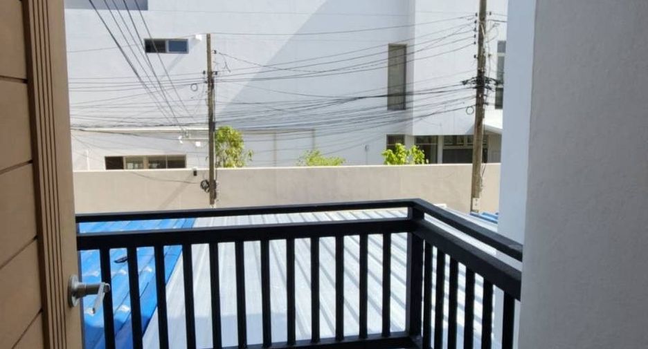 出售 3 卧室 联排别墅 在 Lat Phrao, 曼谷