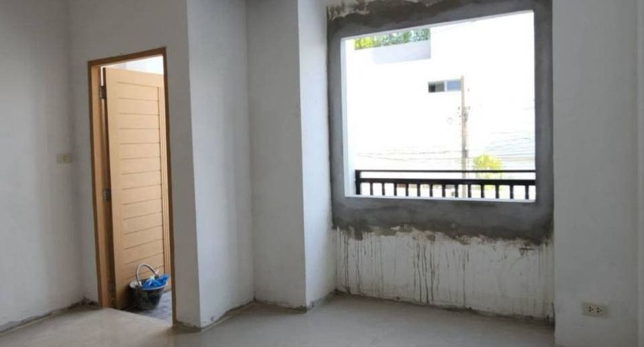 出售 3 卧室 联排别墅 在 Lat Phrao, 曼谷