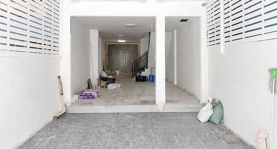 出售 3 卧室 联排别墅 在 Lat Phrao, 曼谷