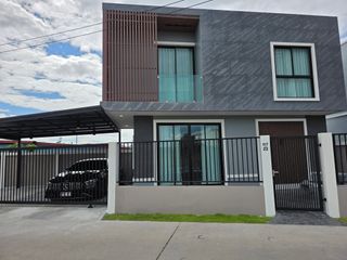 出售 2 卧室 独立屋 在 Si Racha, Chon Buri