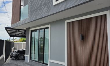 Casa en venta de 2 habitaciones en Si Racha, Chonburi