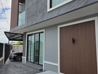 出售 2 卧室 独立屋 在 Si Racha, Chon Buri